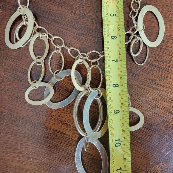 BEAUTIFUL Goldtone Oval Loop Choker. - Picture 4 of 4